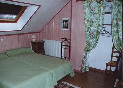 chambre rose en P&eacute;rigord Dordogne